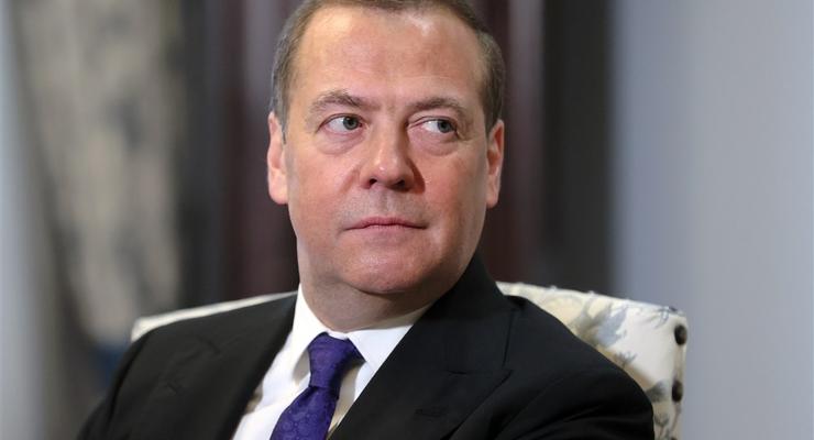 Медведев назвал украинцев "свиньями" за отказ в "рождественском перемирии"