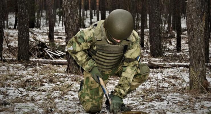 Украинские саперы минируют пути вероятного выдвижения войск РФ
