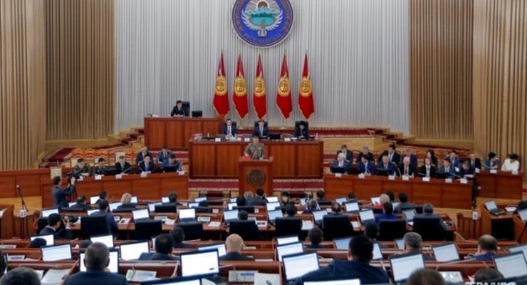 Кыргызстан планирует перевести госучреждения на киргизский язык