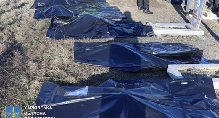 На Харьковщине эксгумировали тела жителей, которых расстреляли в автобусе