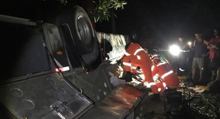 В Бразилии автобус с футбольной командой упал с моста, есть жертвы