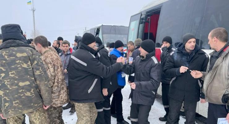 Украина вернула 116 человек из плена РФ