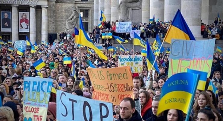В 28 странах большинство населения выступает за поддержку Украины - опрос