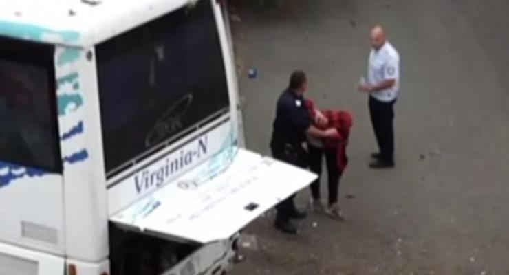 В Болгарии нашли микроавтобус с 43 нелегалами