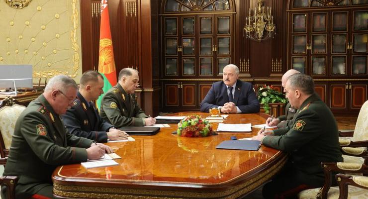 После взрывов в Мачулищах Лукашенко собрал силовиков
