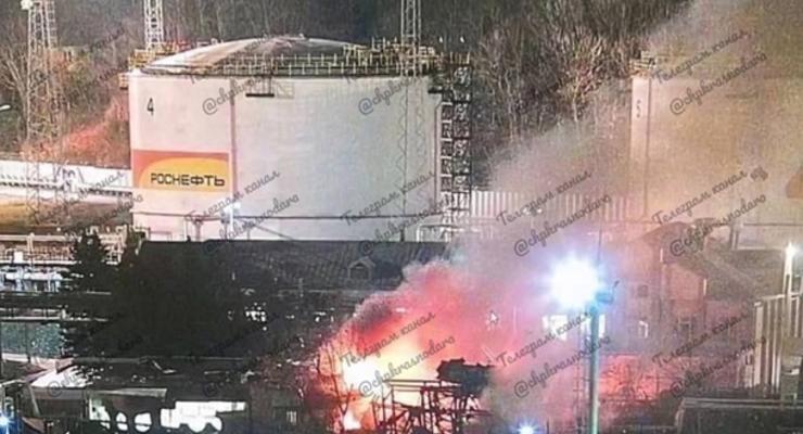 В РФ произошли взрывы и пожар на нефтебазе