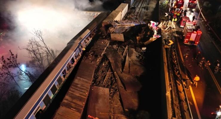 В Греции столкнулись пассажирский и грузовой поезда