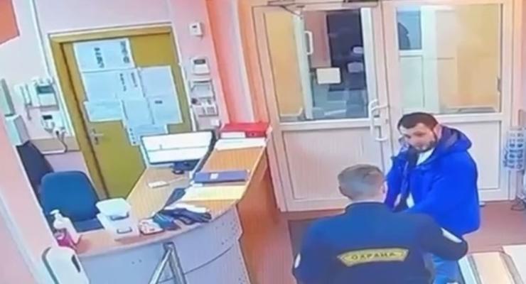 В московскую школу ворвался мужчина с оружием