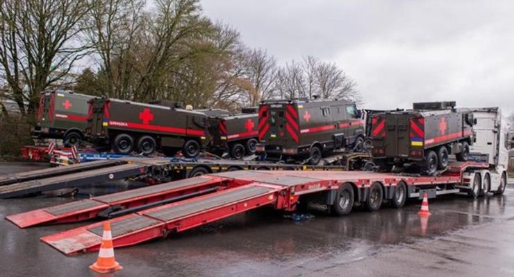 Люксембург отправил в Украину 14 бронеавтомобилей скорой помощи