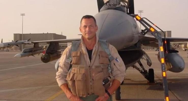 Легендарный американский пилот F-16 вызвался защищать Украину