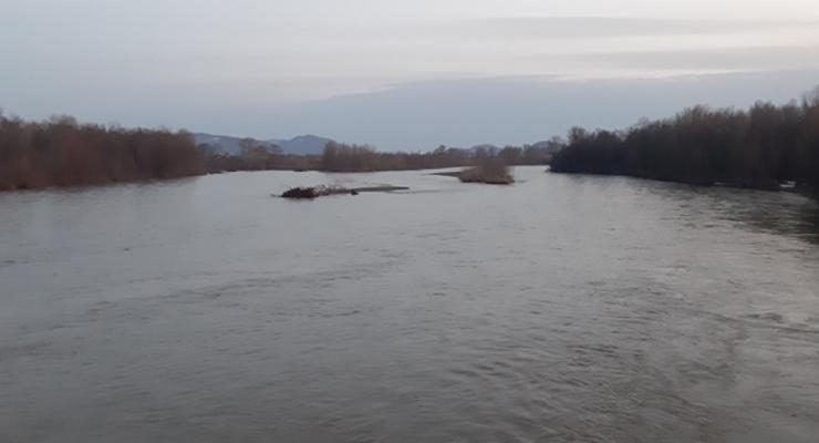 Закарпаття попередили про різке зростання рівня води у річках