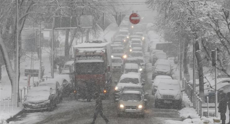 Снег и порывы ветра: синоптики о погоде на 28 марта в Украине