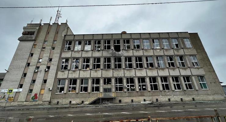 Россия ударила по больнице и по помещению "Укрпочты" в Херсоне: фото