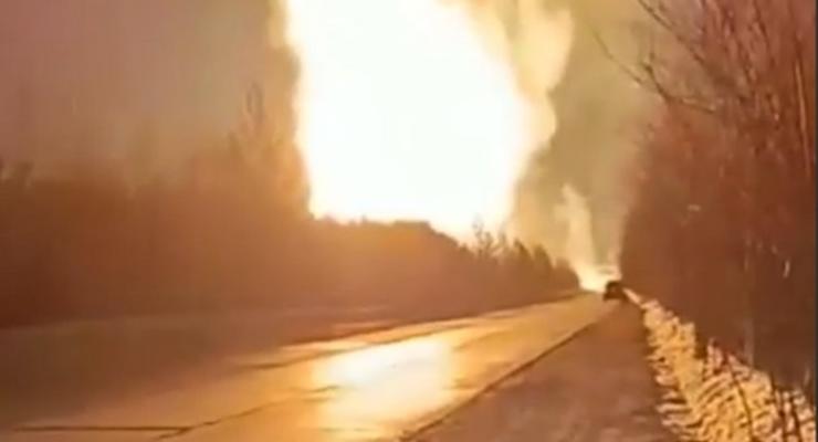 Стовп вогню: у РФ стався вибух на газопроводі