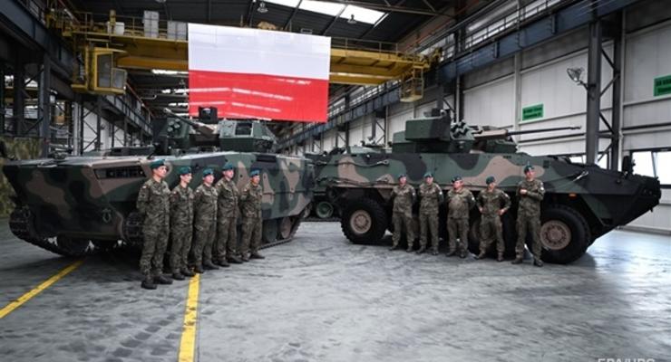 Польша передаст Украине сотни БТР Rosomak