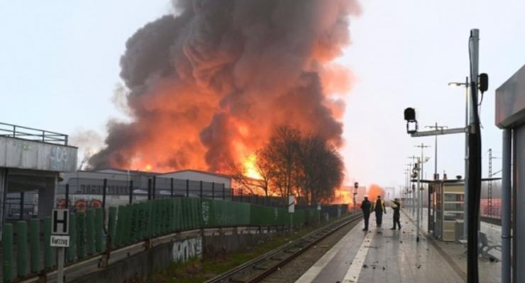 Жителей Гамбурга предупредили о токсичном дыме из-за крупного пожара