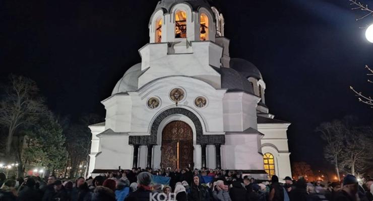 В Каменце-Подольским произошли столкновения возле храма УПЦ МП