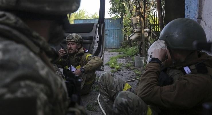 Украинские военные показали уличные бои в Бахмуте