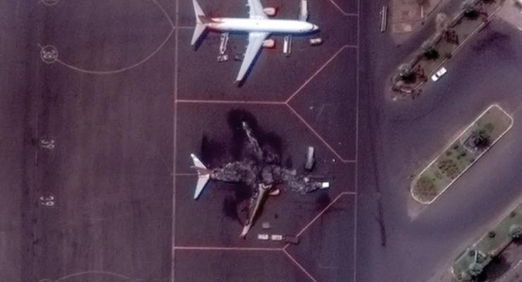 Появились фото сгоревшего в Судане украинского самолета