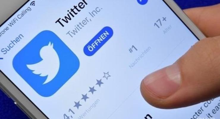 Пользователям-миллионникам начали восстанавливать синие галочки в Twitter