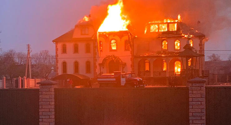 На Буковине сгорел храм УПЦ МП: есть подозрение в поджоге