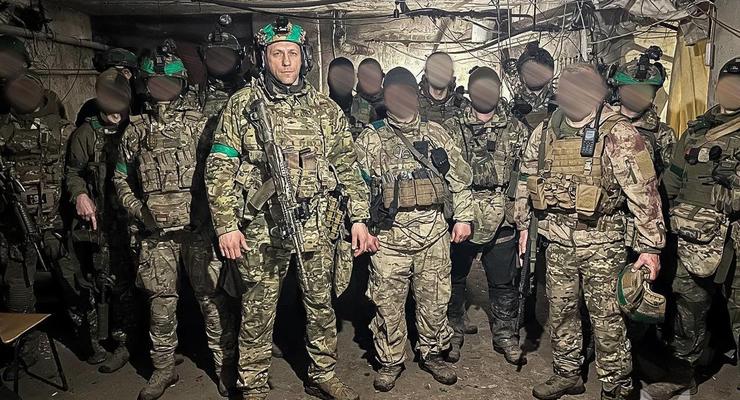 Командувач ССО України відвідав позиції військових у Бахмуті