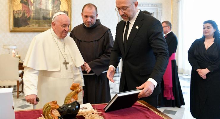 Шмигаль зустрівся з Папою Римським у Ватикані: подробиці