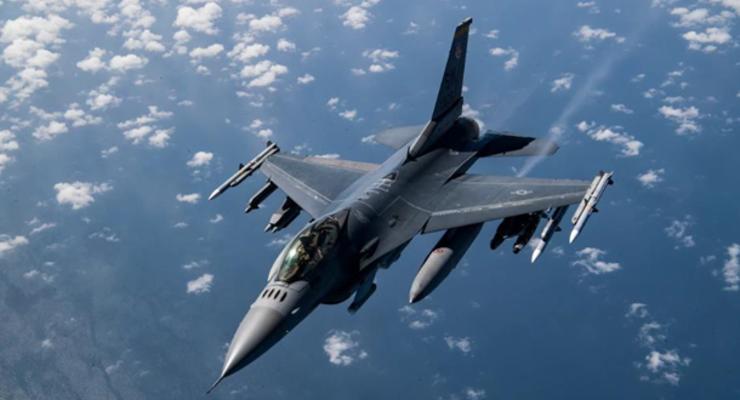 Демократы США требуют передать Украине F-16