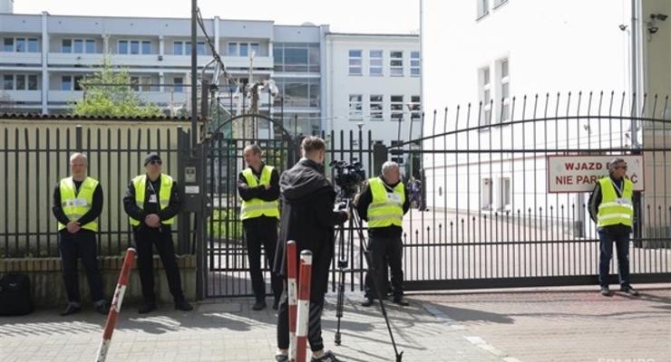 Власти Варшавы изъяли школу при посольстве России
