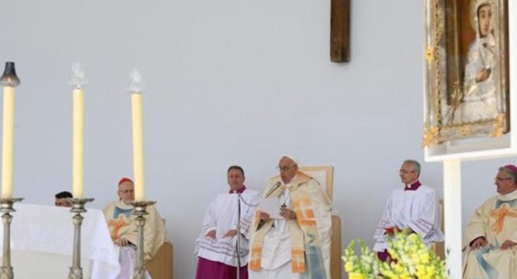 Папа Римский в Венгрии помолился за украинцев и россиян