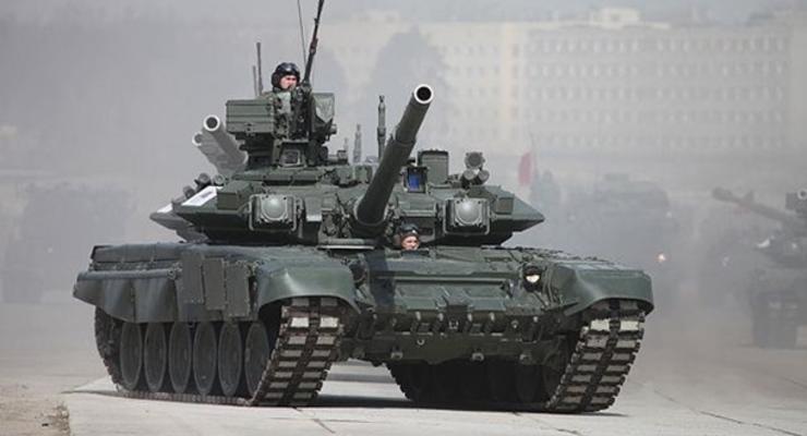 В Мариуполе зафиксировали перемещение вражеских Т-90