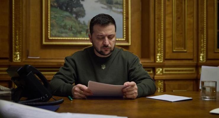Зеленский предлагает продолжить военное положение и мобилизацию в стране