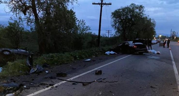На Закарпатье в ДТП погибли три человека, среди них депутат и полицейский