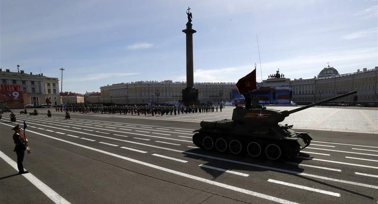 В британской разведке объяснили, почему на параде в Москве было мало техники