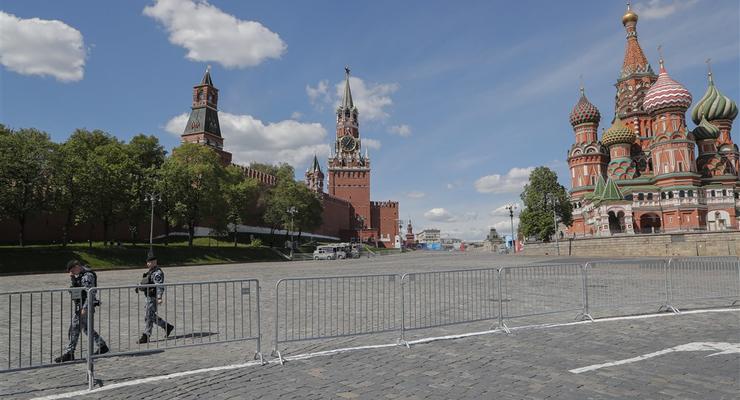В небе над Кремлем заметили украинский флаг: фото