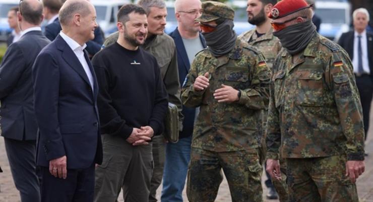 Зеленский и Шольц посетили военную базу, где тренируются украинские бойцы
