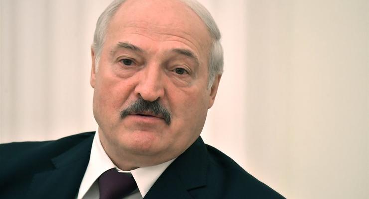 Белорусские СМИ показали больного Лукашенко