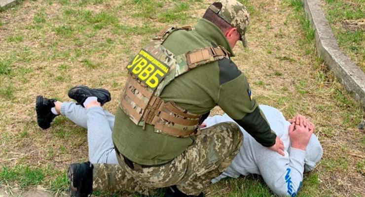 В Одесской области задержали наркодилера, искавшего клиентов среди военных