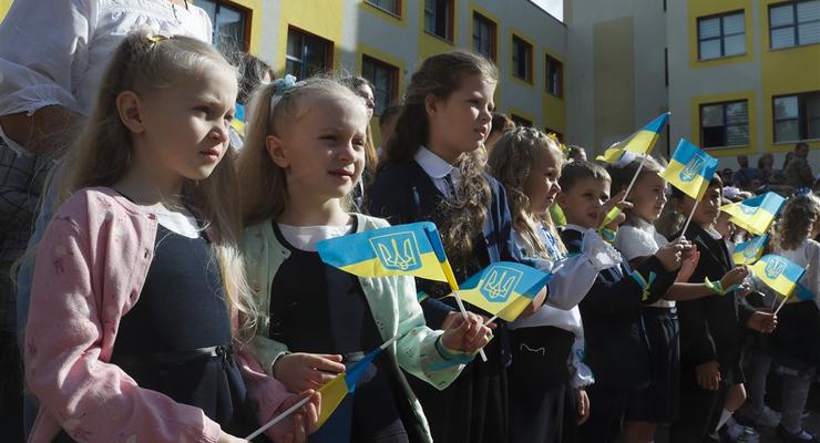 Когда будет последний звонок в школах Украины в 2023 году: ответ МОН
