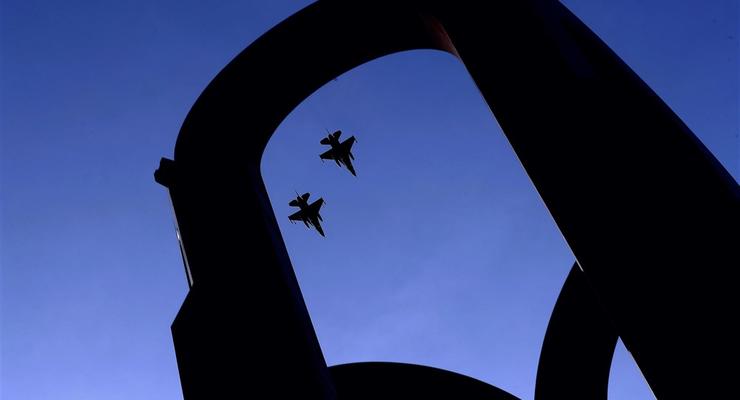 В Конгрессе призывают Байдена разблокировать поставки F-16 для Украины - NYT