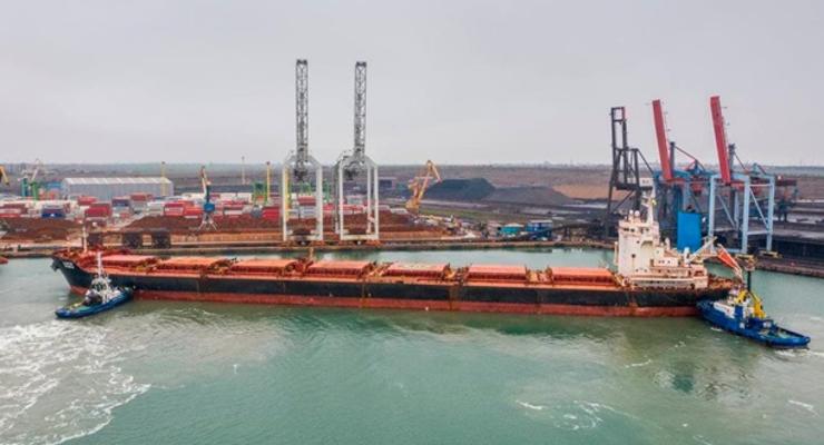 Россия продолжает блокировать порт Южный