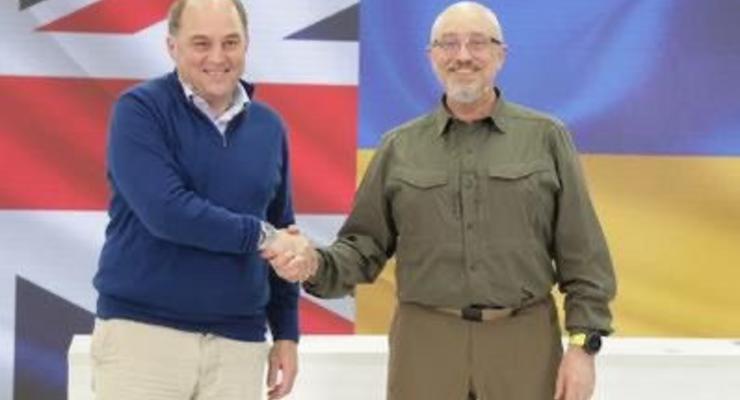Резников встретился с министром обороны Британии в Киеве: подробности