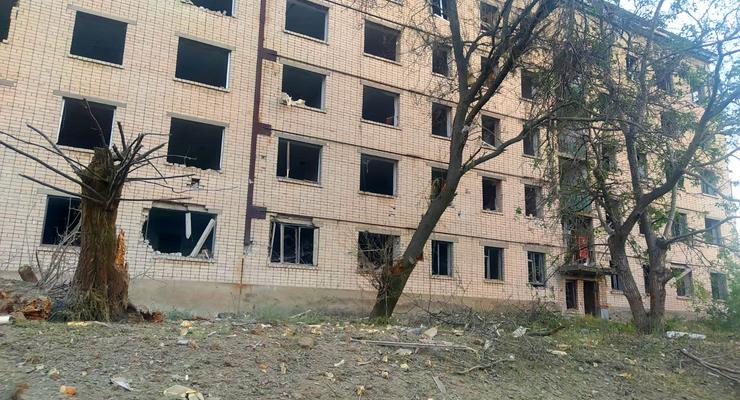 Россия ударила по Херсонщине: повреждены общежитие, церковь и зернохранилище