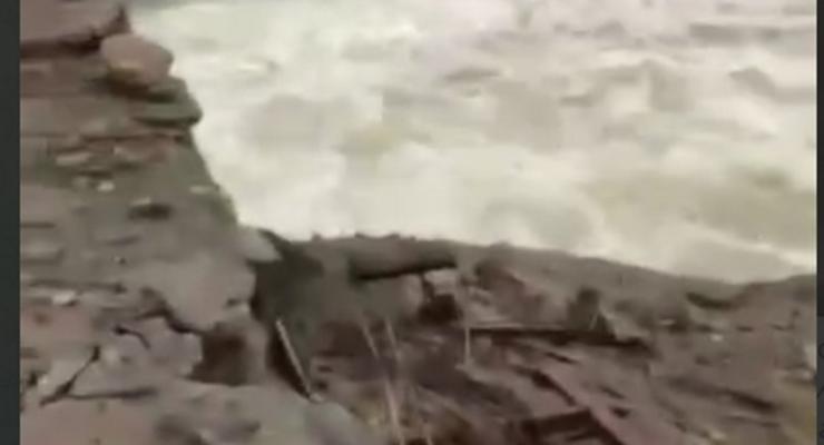 В Донецкой области россияне разрушили дамбу водохранилища