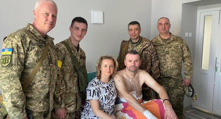 20 дней комы и 13 операций: медики спасли бойца с критическими травмами