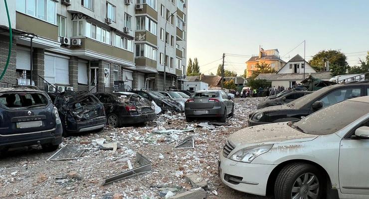 13 людей поранено, 1 загинула: поліція показала наслідки нічної атаки по Києву