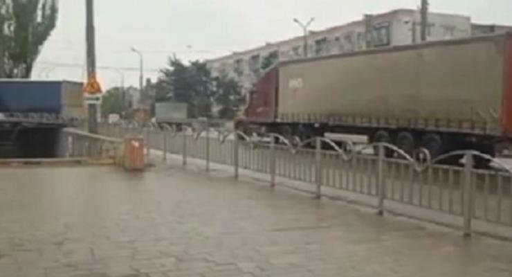 Андрющенко повідомив про каравани з військовим вантажем у Маріуполі