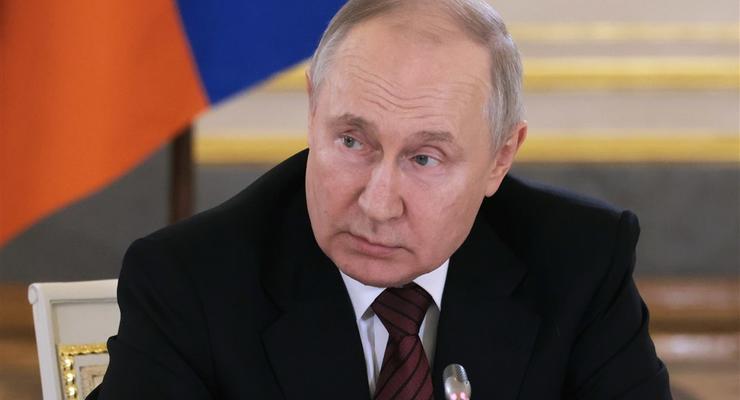 В РФ по радио транслируют паническое "обращение" Путина о нападении Украины и мобилизации