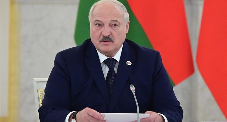 Лукашенко обвинил Украину в подрыве Каховской ГЭС