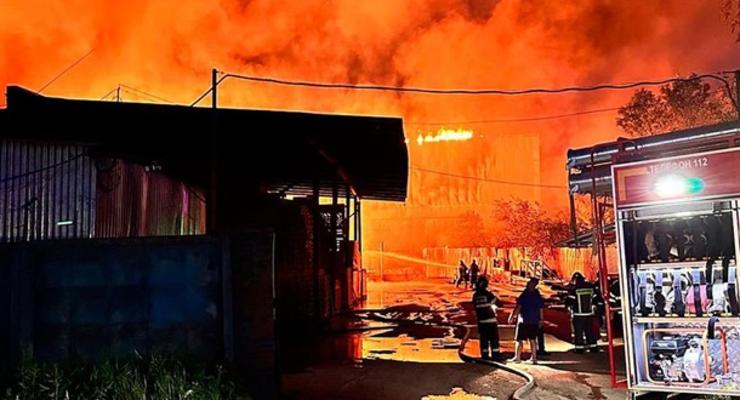 Под Москвой масштабный пожар: горит предприятие